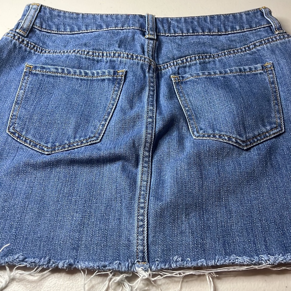 Mini skirts - Picture 2 of 3